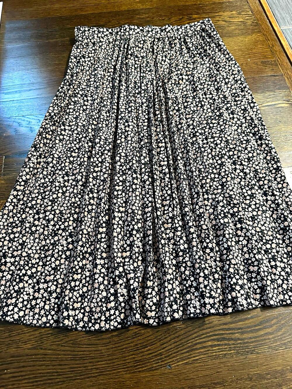 American Eagle Floral Black/White/Pink Pleated Chiffon Pull-On Midi Skirt XL